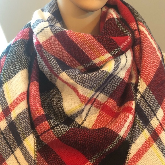 Triangle Blanket Scarf - Picture 2 of 4